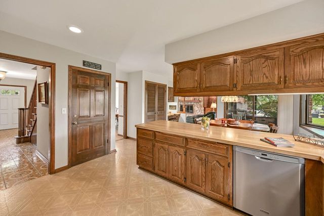 16015 Mark DRIVE, Brookfield, WI 53005