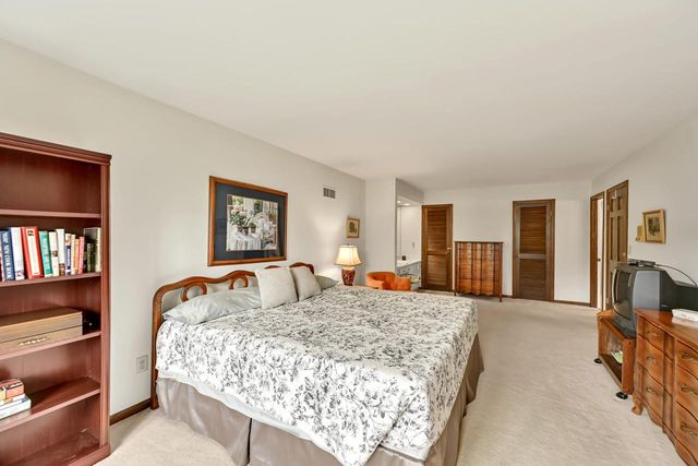 16015 Mark DRIVE, Brookfield, WI 53005