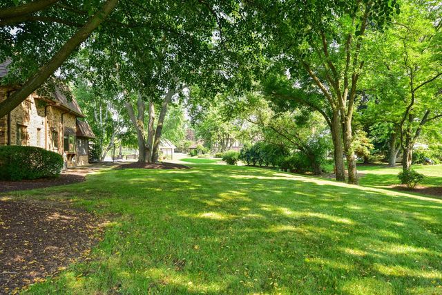 16015 Mark DRIVE, Brookfield, WI 53005