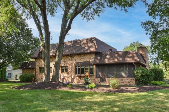 16015 Mark DRIVE, Brookfield, WI 53005