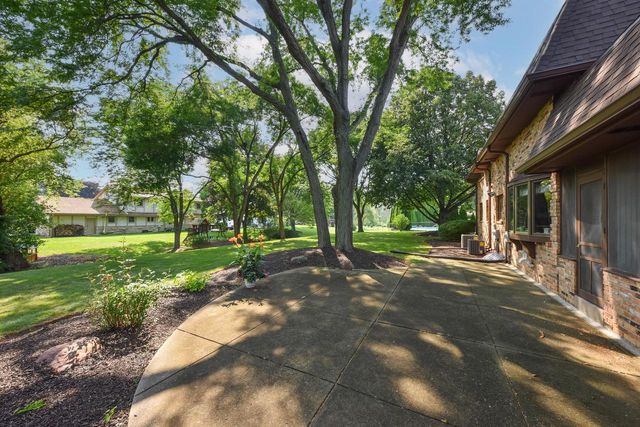 16015 Mark DRIVE, Brookfield, WI 53005