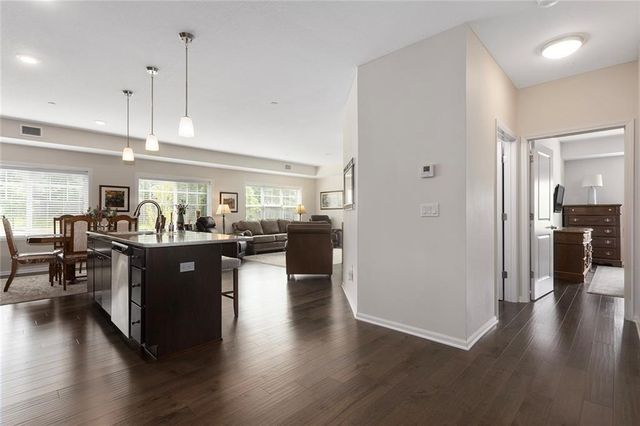 7800 W 123rd Street 118, Overland Park, KS 66213