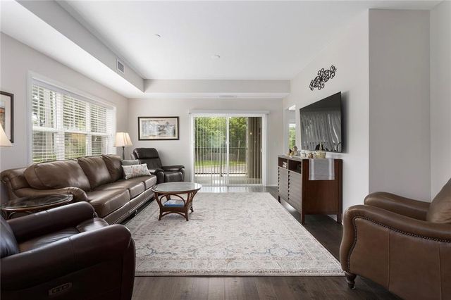 7800 W 123rd Street 118, Overland Park, KS 66213