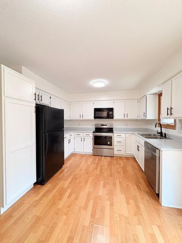 2248 E Park Avenue, Des Moines, IA 50320