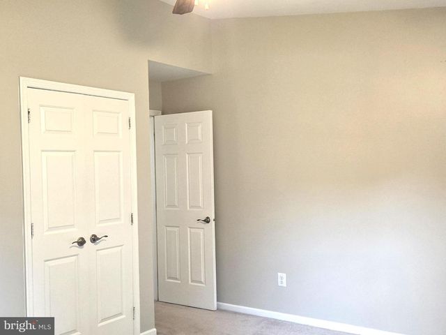 219 FIELDSTONE LN, Newark, DE 19702