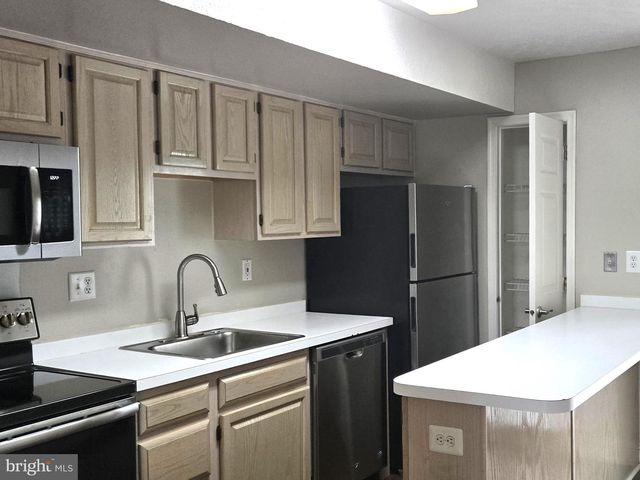 219 FIELDSTONE LN, Newark, DE 19702