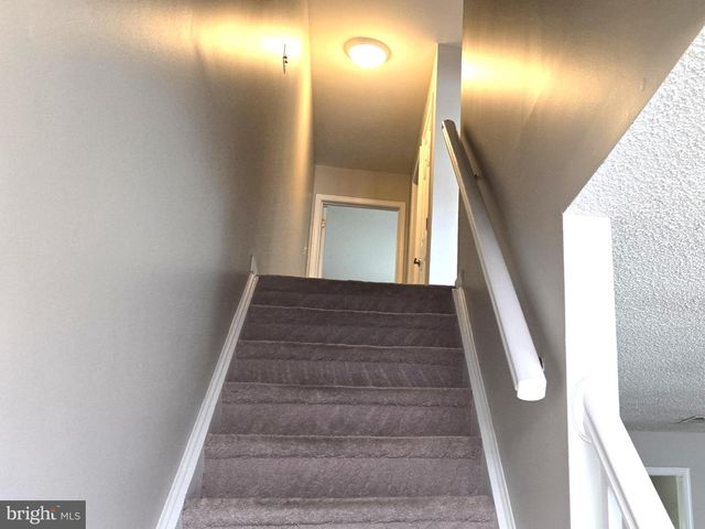 219 FIELDSTONE LN, Newark, DE 19702