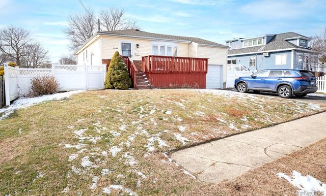 385 Beacon Avenue, Lindenhurst, NY 11757