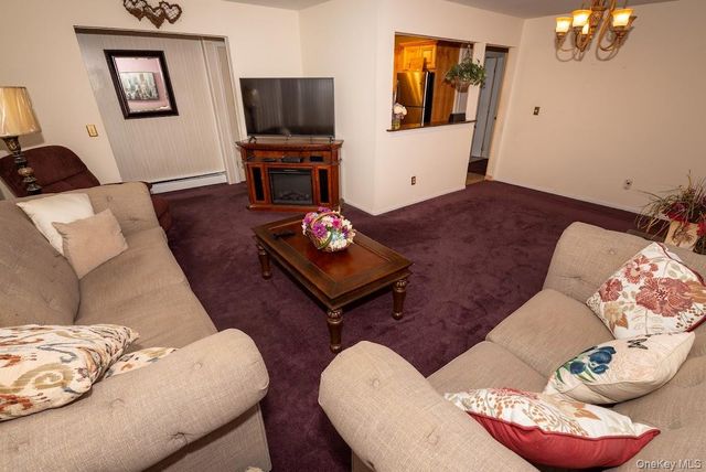 385 Beacon Avenue, Lindenhurst, NY 11757