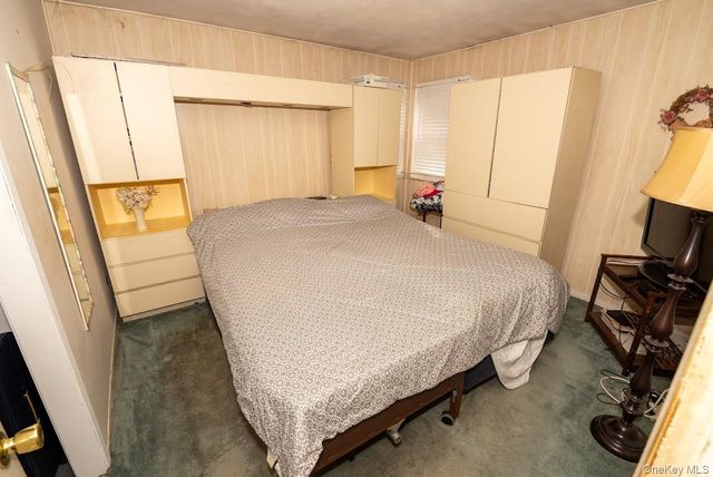 385 Beacon Avenue, Lindenhurst, NY 11757