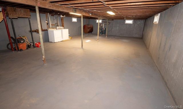 385 Beacon Avenue, Lindenhurst, NY 11757