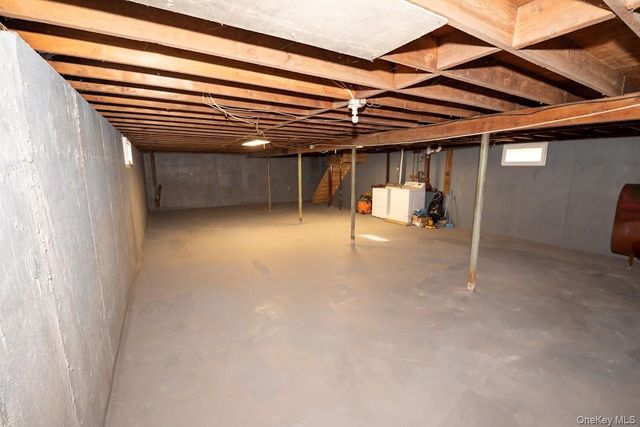 385 Beacon Avenue, Lindenhurst, NY 11757