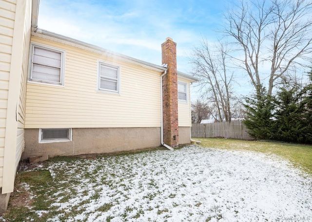 385 Beacon Avenue, Lindenhurst, NY 11757