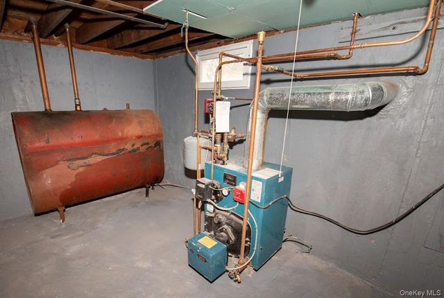 385 Beacon Avenue, Lindenhurst, NY 11757