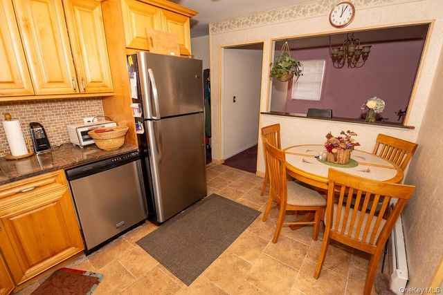 385 Beacon Avenue, Lindenhurst, NY 11757