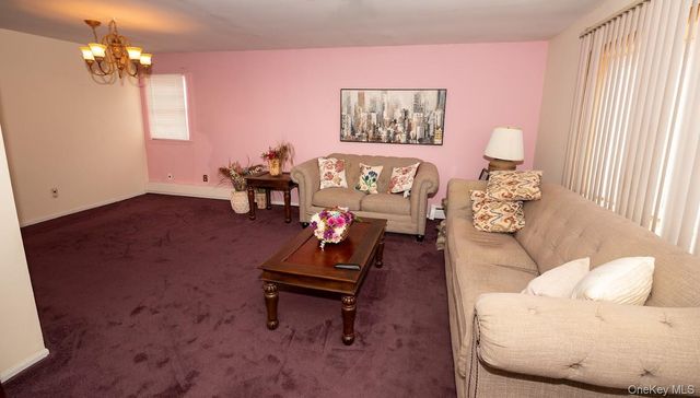 385 Beacon Avenue, Lindenhurst, NY 11757