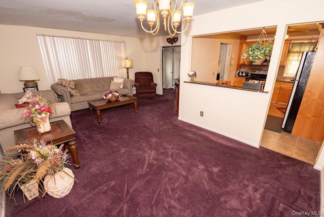 385 Beacon Avenue, Lindenhurst, NY 11757