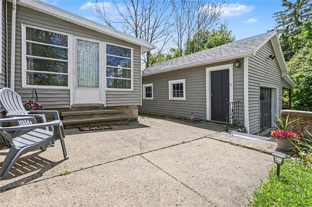 10 Montezuma Street, Lyons, NY 14489