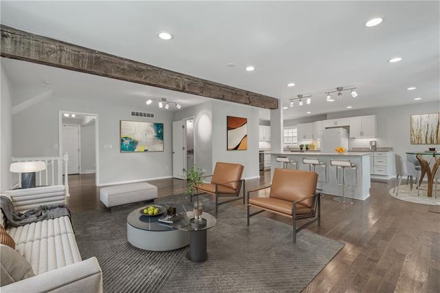 8306 W 97th Terrace, Overland Park, KS 66212