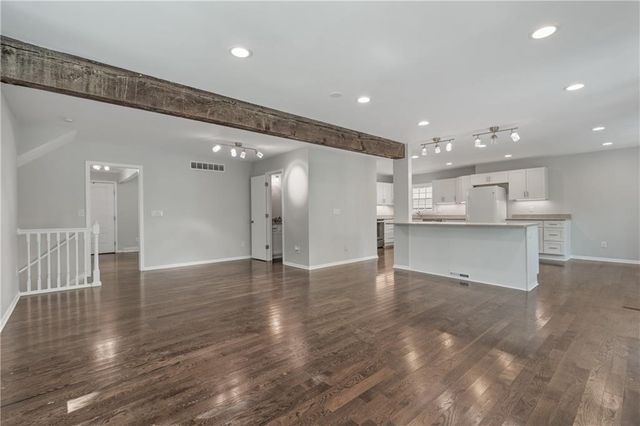 8306 W 97th Terrace, Overland Park, KS 66212