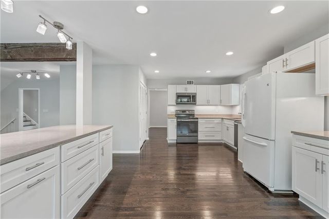 8306 W 97th Terrace, Overland Park, KS 66212