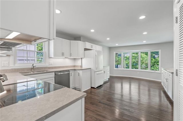 8306 W 97th Terrace, Overland Park, KS 66212
