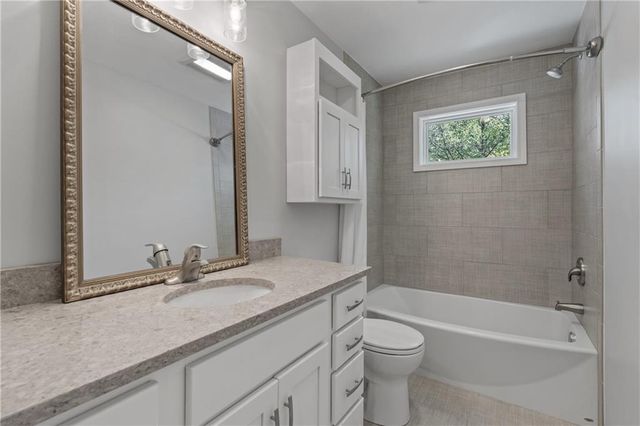 8306 W 97th Terrace, Overland Park, KS 66212