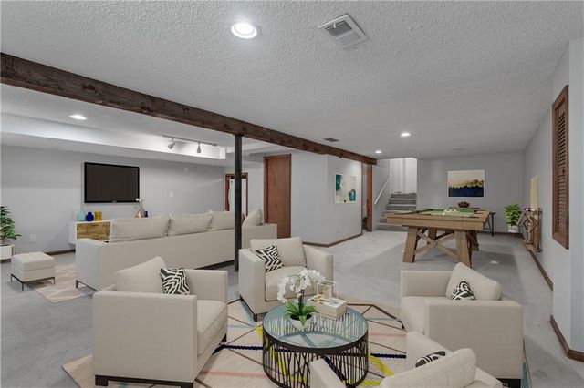 8306 W 97th Terrace, Overland Park, KS 66212