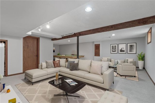8306 W 97th Terrace, Overland Park, KS 66212