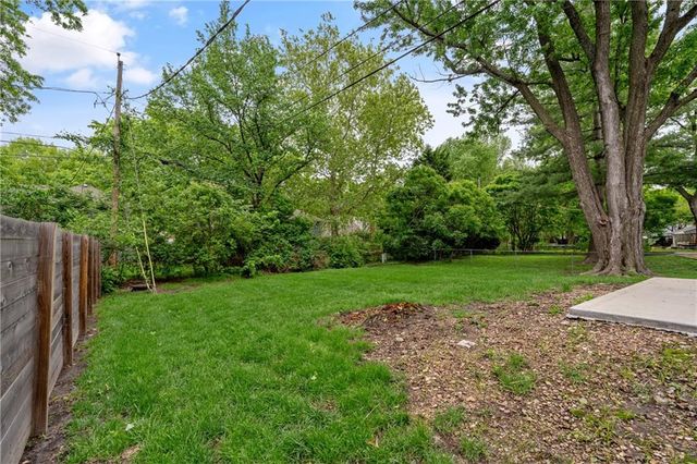 8306 W 97th Terrace, Overland Park, KS 66212