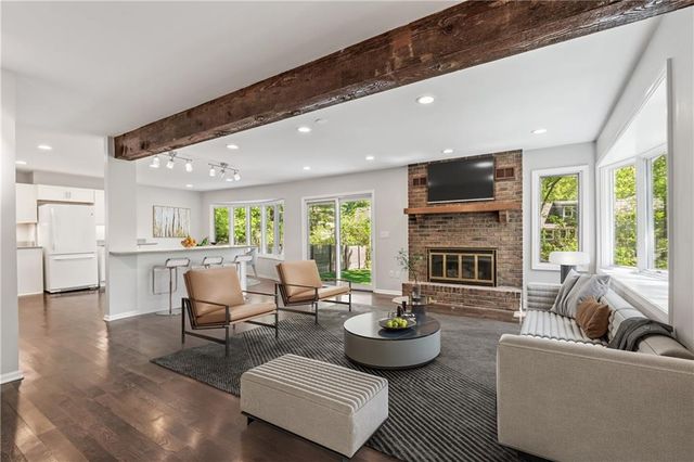 8306 W 97th Terrace, Overland Park, KS 66212