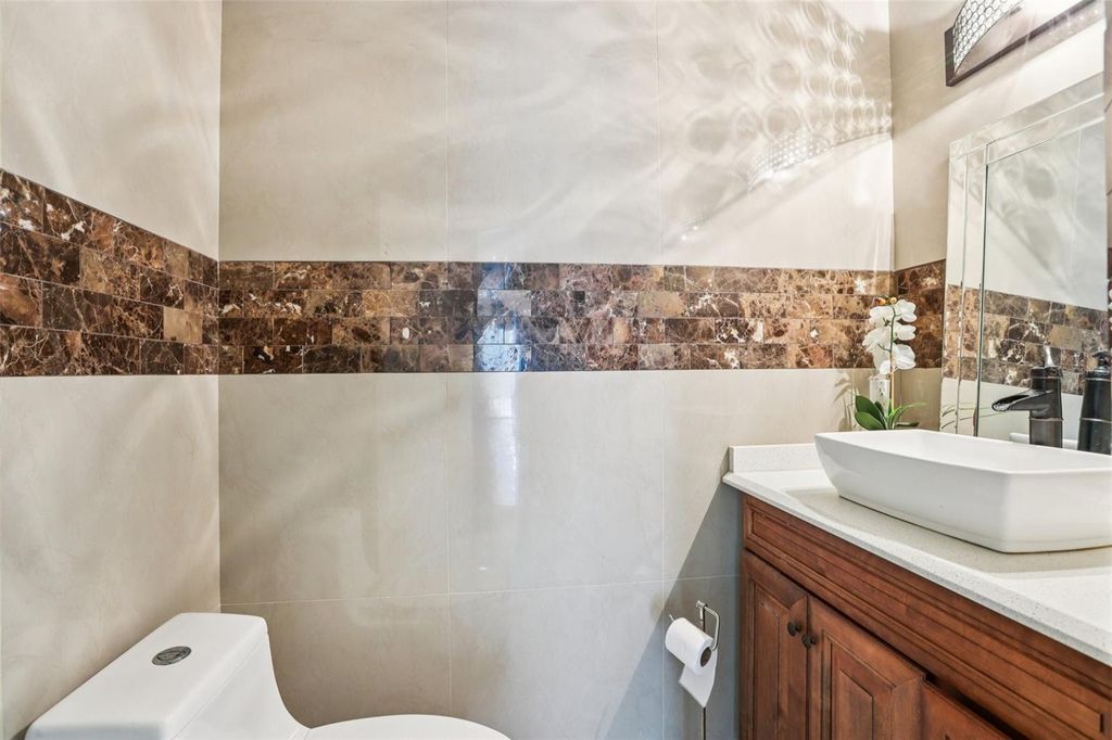 Image 13 of property listing at 20613 WHITEWOOD WAY, Tampa, FL 33647