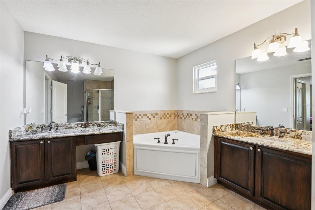 Image 21 of property listing at 20613 WHITEWOOD WAY, Tampa, FL 33647