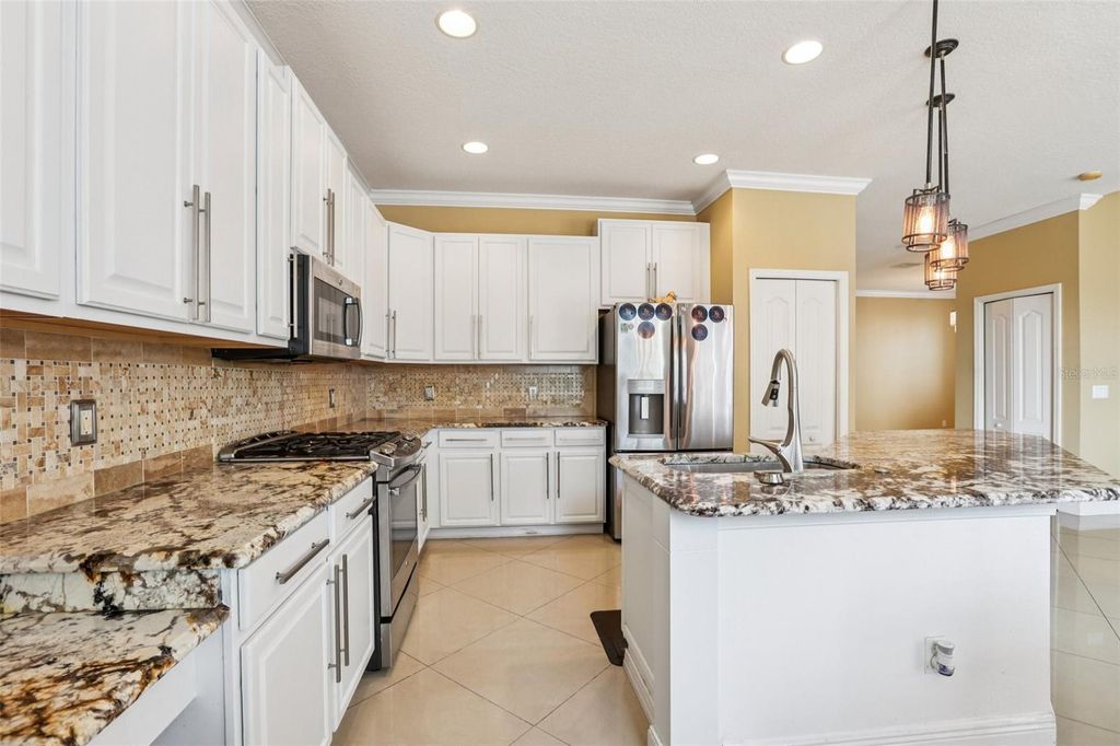 Image 9 of property listing at 20613 WHITEWOOD WAY, Tampa, FL 33647