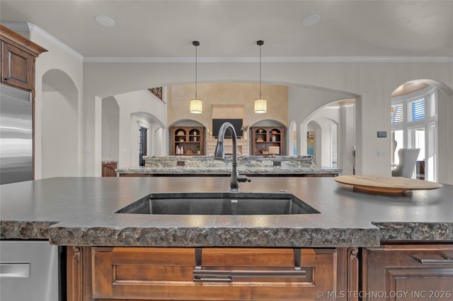 10617 S Winston Court, Tulsa, OK 74137