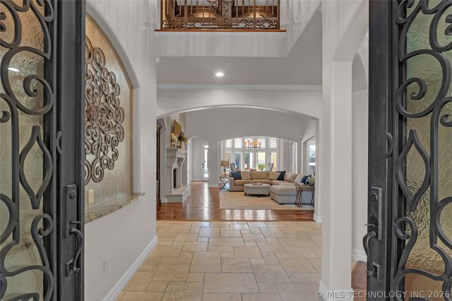 10617 S Winston Court, Tulsa, OK 74137