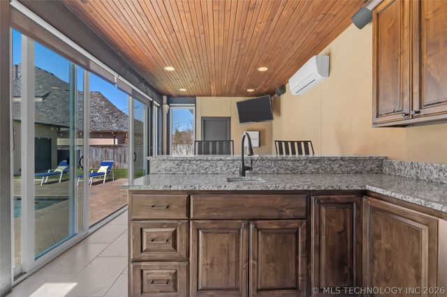 10617 S Winston Court, Tulsa, OK 74137