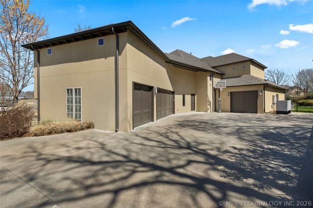 10617 S Winston Court, Tulsa, OK 74137