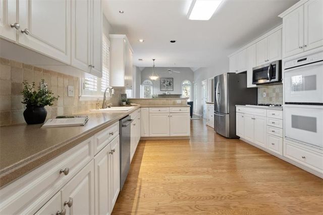 1262 Parkview NW Lane, Kennesaw, GA 30152