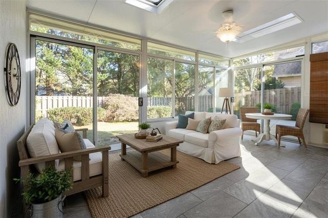 1262 Parkview NW Lane, Kennesaw, GA 30152