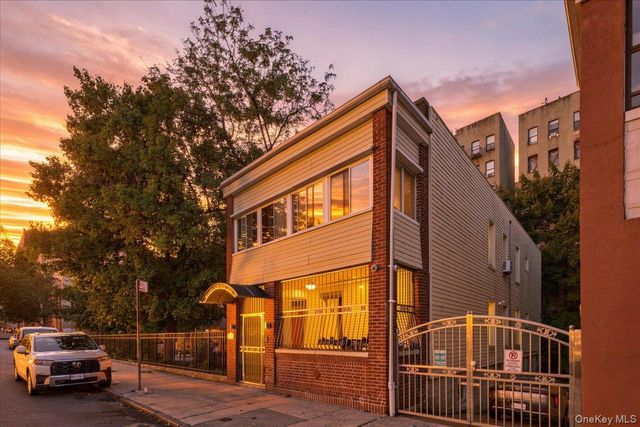 1373 Plimpton Avenue, Bronx, NY 10452