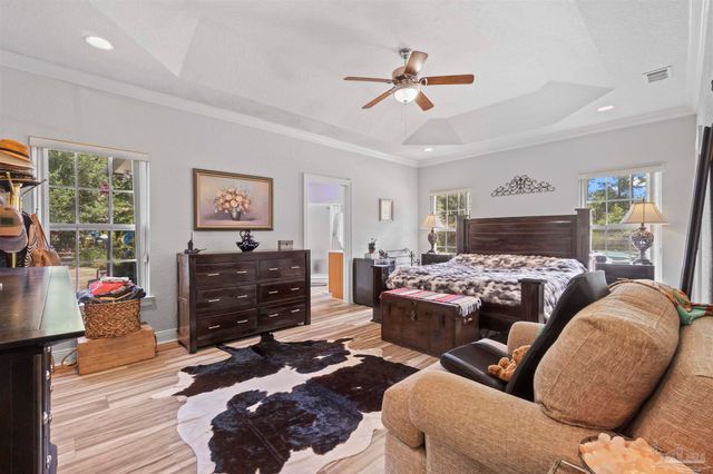 5984 Happy Hollow Dr, Milton, FL 32570