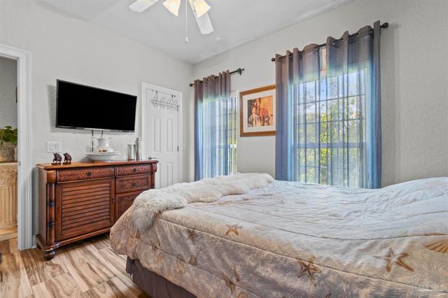 5984 Happy Hollow Dr, Milton, FL 32570