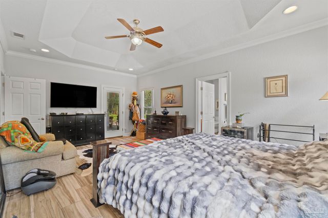 5984 Happy Hollow Dr, Milton, FL 32570