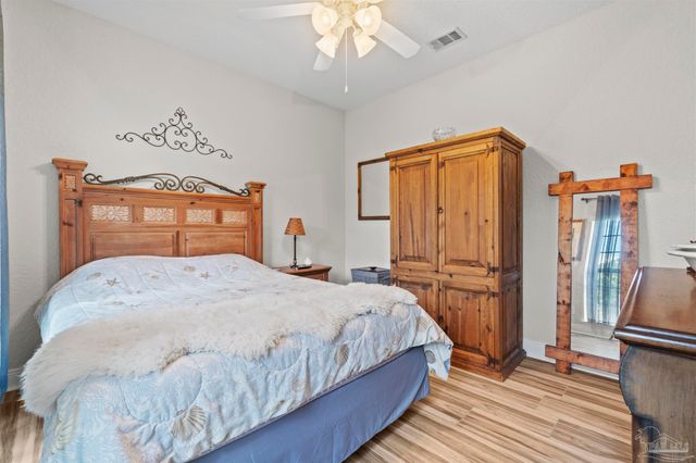 5984 Happy Hollow Dr, Milton, FL 32570