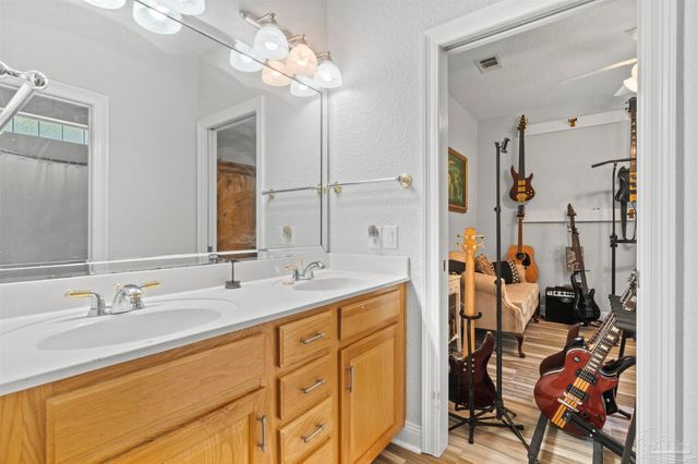 5984 Happy Hollow Dr, Milton, FL 32570