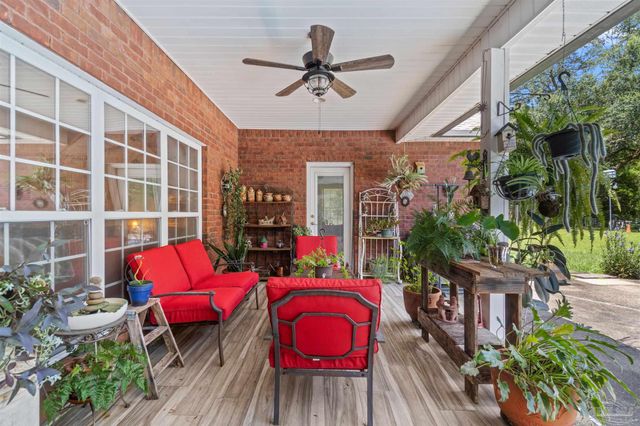 5984 Happy Hollow Dr, Milton, FL 32570