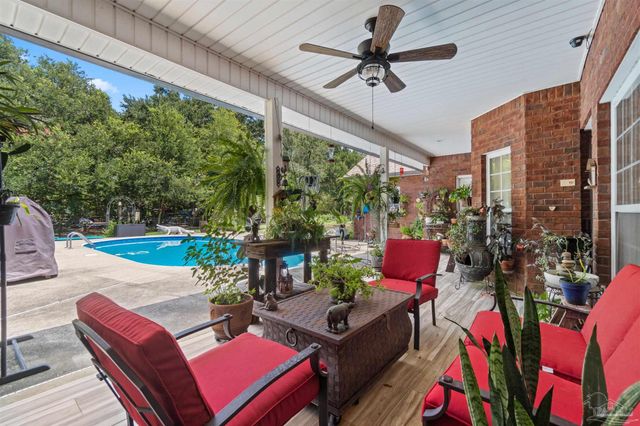 5984 Happy Hollow Dr, Milton, FL 32570