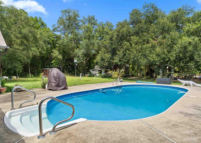 5984 Happy Hollow Dr, Milton, FL 32570