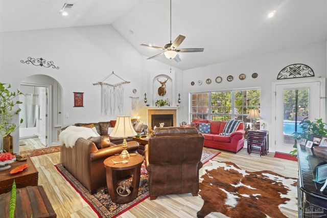 5984 Happy Hollow Dr, Milton, FL 32570